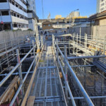 埼玉県所沢市商業施設ビルの地下工場鋼台足場